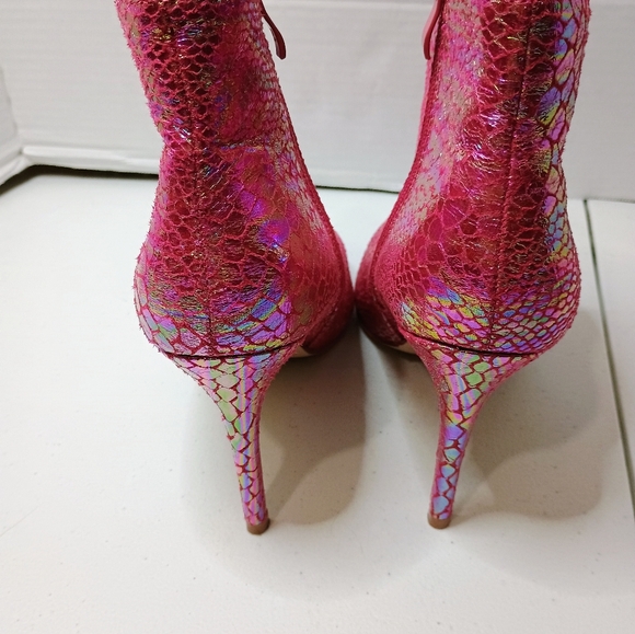 Pink Snakeskin Women's Heeled Booties Size 9 - Picture 3 of 5